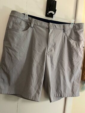 Under Armour Men's Gray Flat-Front Performance Shorts